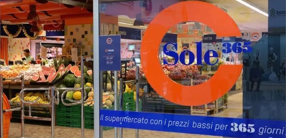 Salerno Tentano Furto Al Supermercato E Aggrediscono Vigilantes Il