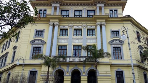 Pistola giocattolo al liceo a Salerno, la senatrice Bilotti: «Sinergia tra istituzioni per lavorare su prevenzione»