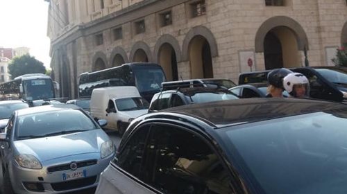 Salerno, domenica bestiale per gli automobilisti tra traffico e smog