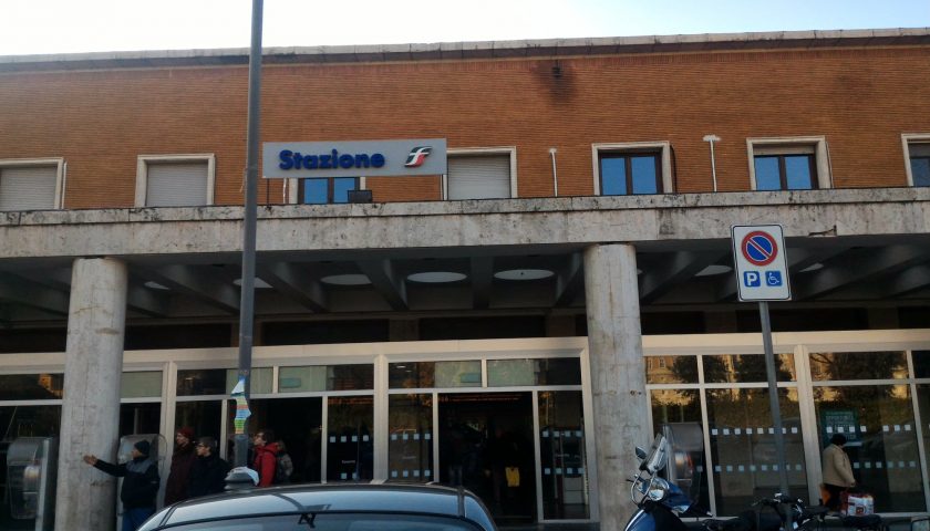 Un sarnese di 31 anni muore nella stazione ferroviaria di Caserta: la Procura sequestra la salma