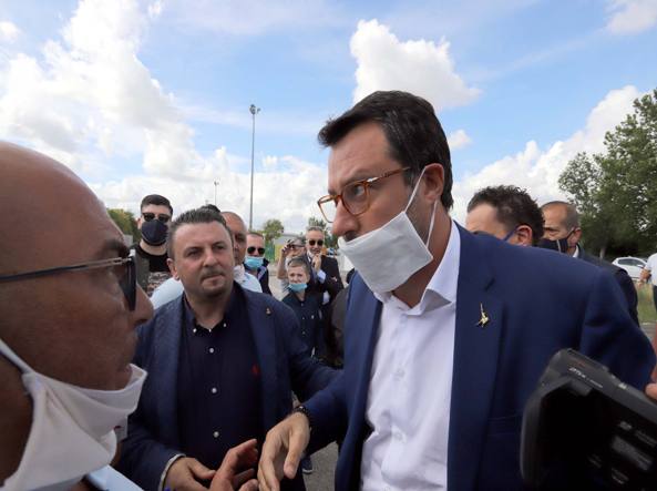 Tanta gente in strada per la festa del Napoli, Salvini: “Dov’era De Luca?