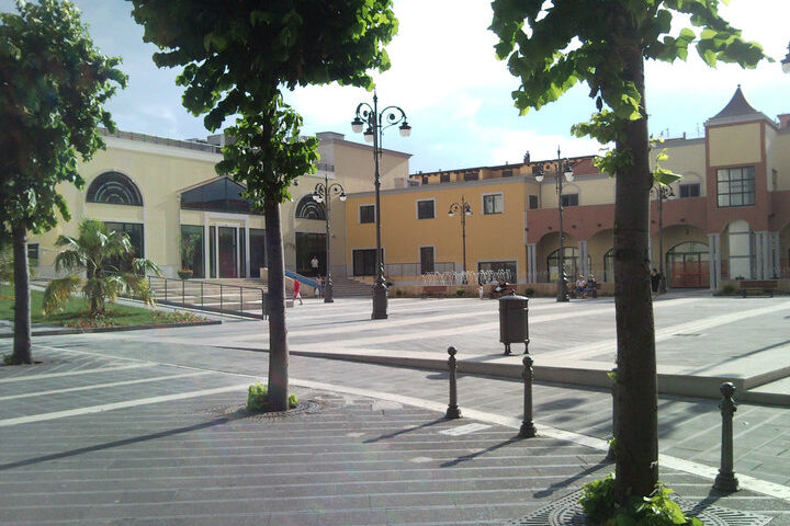 Pagani, troppi assembramenti: chiuso dalle 21 alle 7 il parcheggio del centro Polivalente di via Pittoni