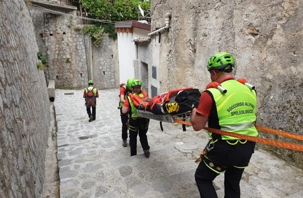 Turista inglese si fa male in Costiera Amalfitana, salvata dal soccorso alpino