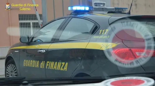 Salerno, truffa da un milione di euro a società di leasing: due indagati