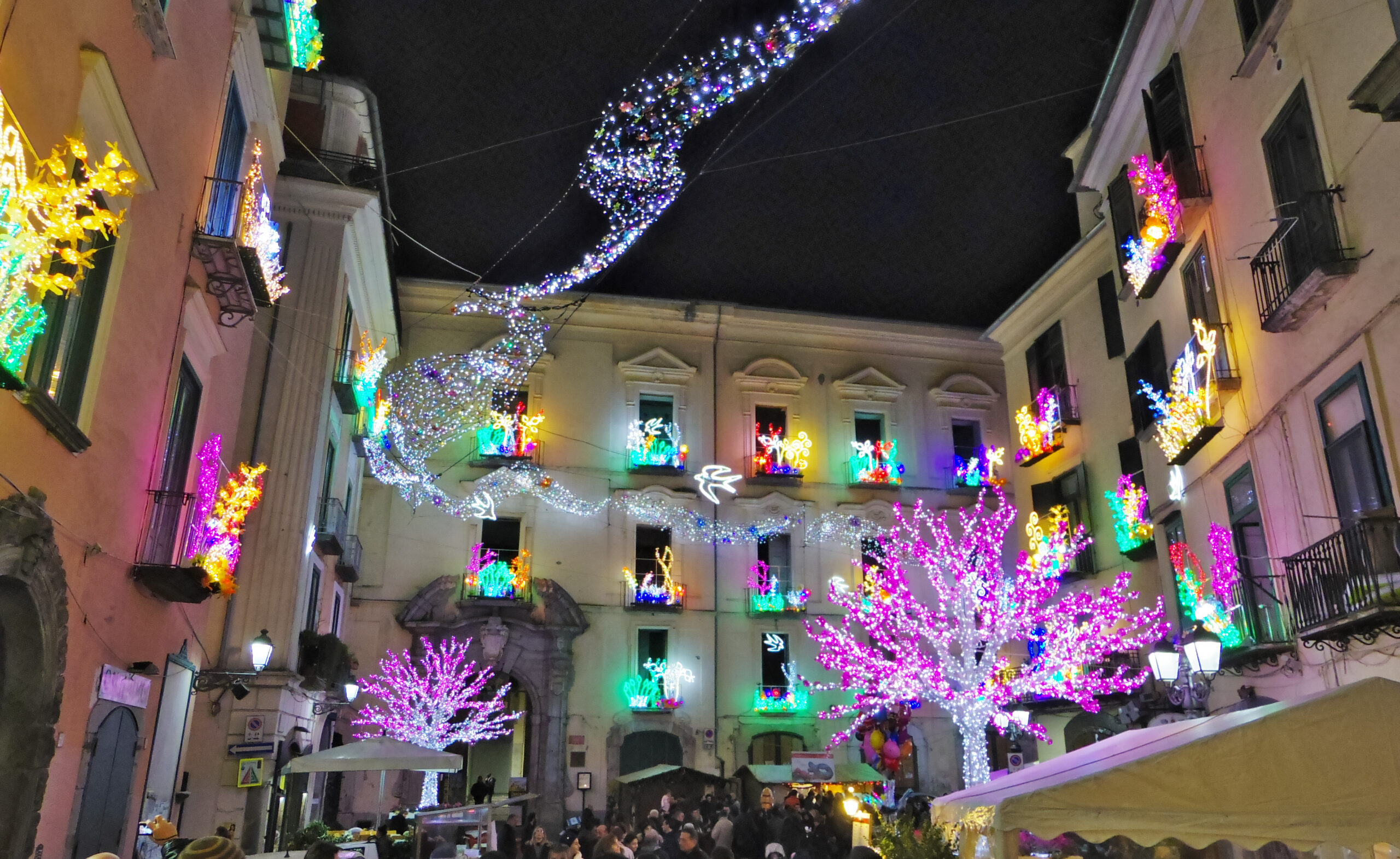 Pastbook, anche le Luci di Salerno tra le più fotografate su Instagram