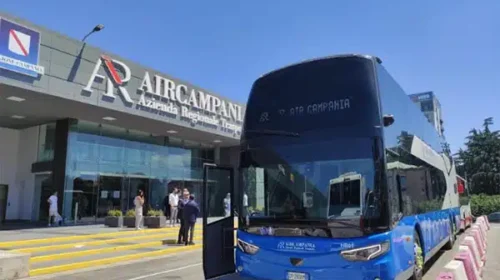 De Luca ad Avellino presenta 100 bus