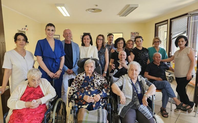 Baronissi, il sindaco Petta in visita alla Casa di riposo “San Francesco da Paola” di Saragnano