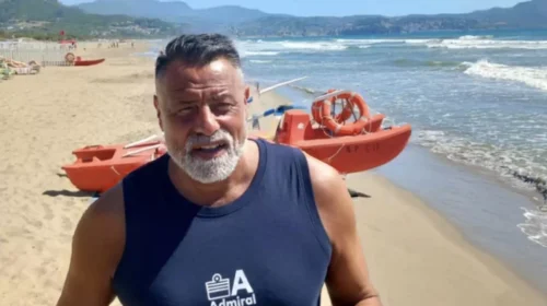 Capaccio Paestum, assessore di Roccadaspide salva in mare due turiste russe che rischiavano di annegare