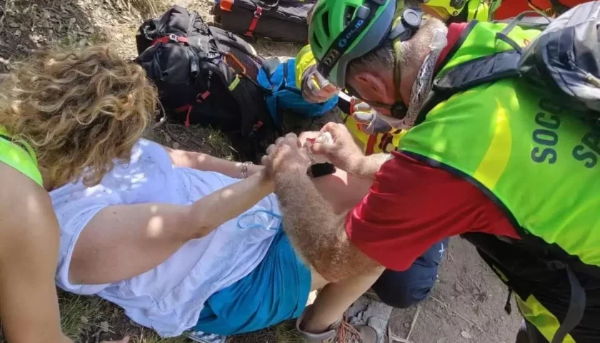 Escursionista accusa malore sul Sentiero degli Dei: salvata e portata in ospedale